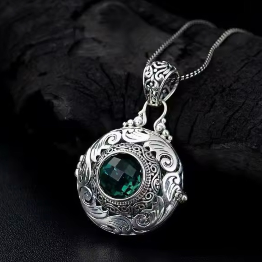 Celtic Locket Necklace 💚